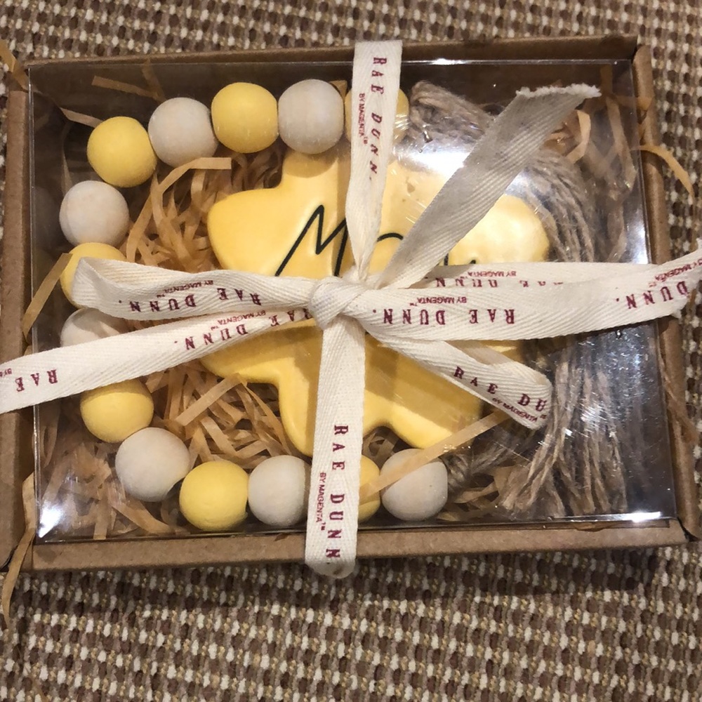 ☀️ NEW Rae Dunn MOM beads - Picture 3 of 4